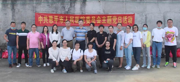 4.黨員、義工、醫(yī)務(wù)人員合影_副本.jpg