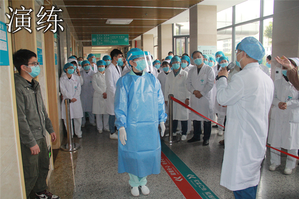 5.模擬普通患者（體溫正常）、發(fā)熱患者、疑似患者、錯(cuò)漏患者的就診場(chǎng)景_副本.jpg