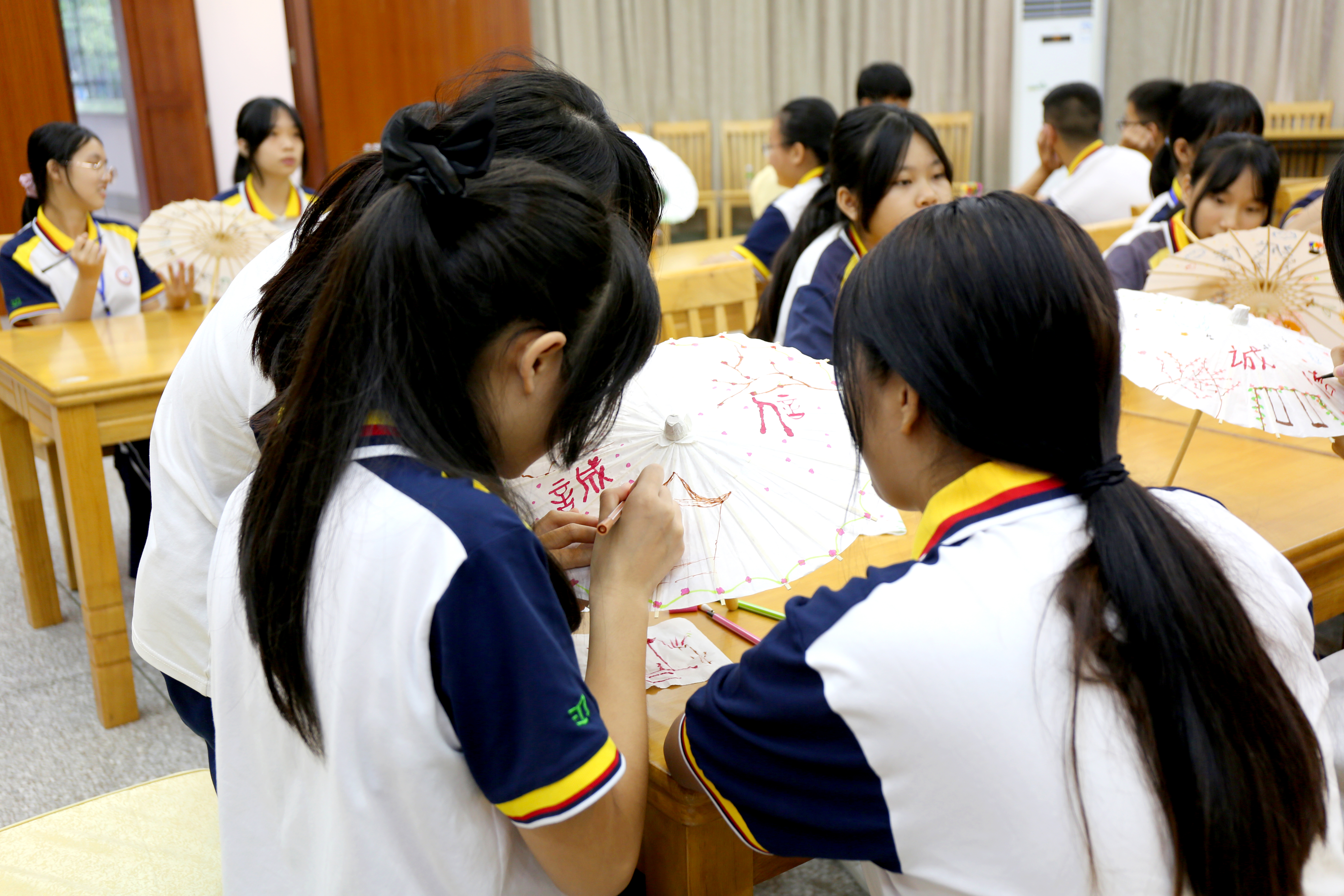 時(shí)間：2021年9月14日  主辦單位：恩平市教育局  地點(diǎn)：恩平市職業(yè)教育中心  主題：2021年恩平市教育局開展誠信宣傳“進(jìn)校園”系列活動（一筆一劃繪誠信主題活動）.JPG
