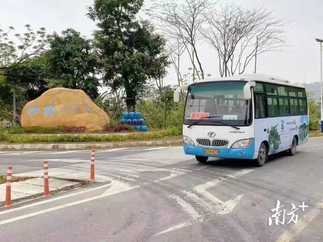 恩平開(kāi)通旅游觀(guān)光巴士,全力構(gòu)建全域互聯(lián)互通的旅游交通服務(wù)體系。恩平市委宣傳部供圖 圖片