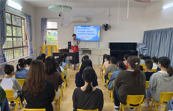 1.“護航健康預防先行”甲型流感預防知識講座_副本.jpg