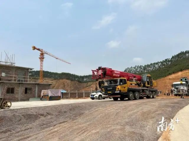 以低效產(chǎn)業(yè)用地整治提升工作為抓手,牛江鎮(zhèn)招引優(yōu)質(zhì)項目。圖為山金金屬科技制造項目建設(shè)現(xiàn)場。 圖片