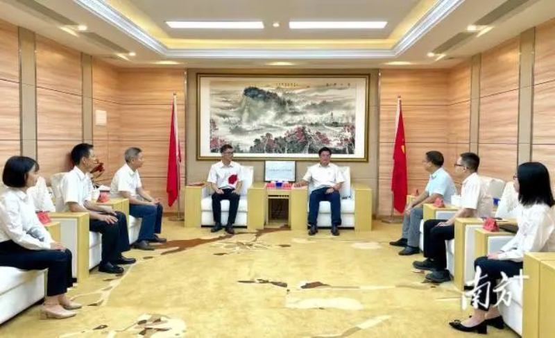 黎沛榮鼓勵僑綜組把榮譽轉化為動力,努力在恩平推進“百千萬工程”、做好“五城共建”等工作中當好先進模范。 圖片