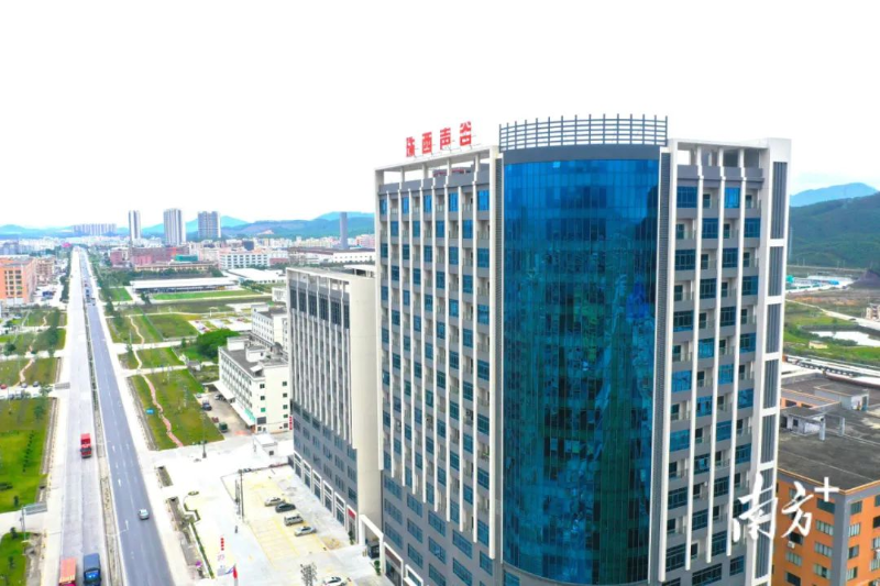 恩平深入推進(jìn)高水平創(chuàng)新平臺(tái)建設(shè),鼓勵(lì)珠西聲谷科創(chuàng)園等平臺(tái)加強(qiáng)與國(guó)家級(jí)、省級(jí)孵化平臺(tái)對(duì)接合作。 楊興樂 攝 圖片