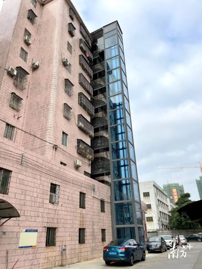 原廣平化工員工宿舍樓加裝了電梯。 南方+ 周柳妤 拍攝 圖片
