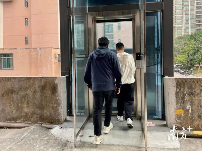 加裝電梯的原廣平化工員工宿舍樓煥發(fā)出了新的活力。 南方+ 周柳妤 拍攝 圖片