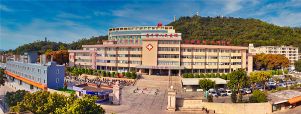 1.恩平市人民醫(yī)院擁有先進的醫(yī)療設備和高水平的醫(yī)療團隊。_副本.jpg