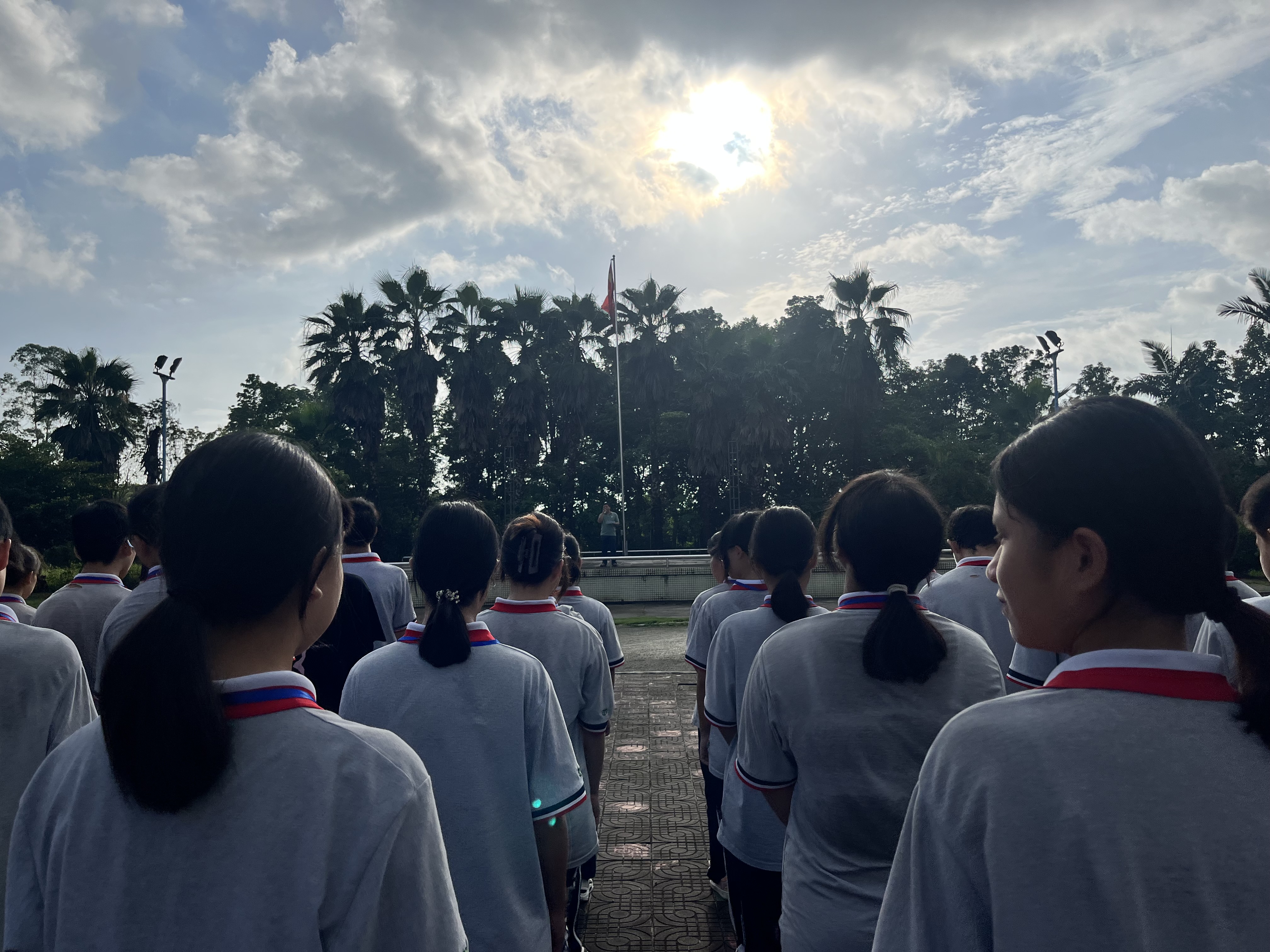 利用國(guó)旗下的講話(huà)進(jìn)行心靈熏陶.JPG