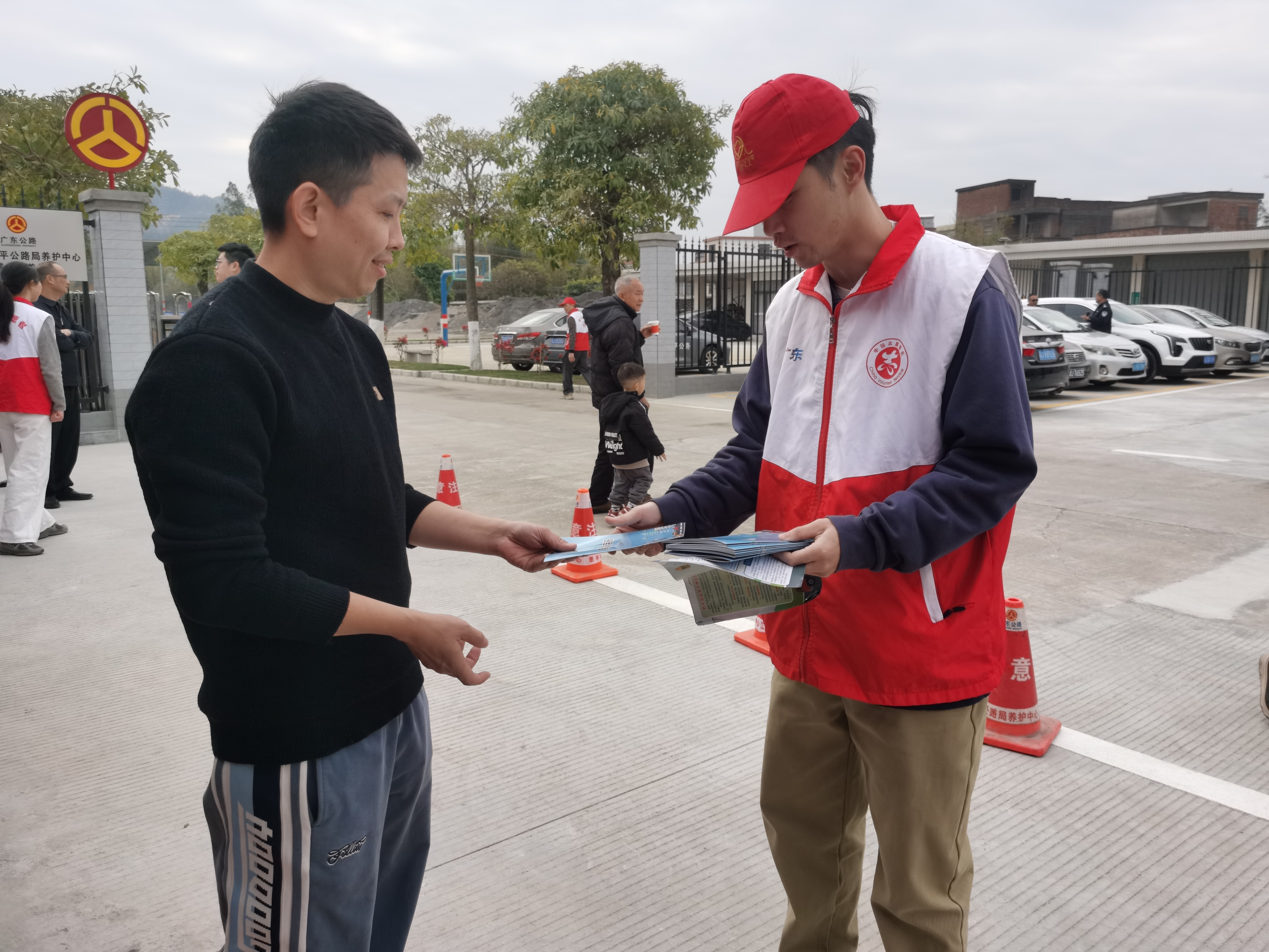 “誠(chéng)實(shí)守信，暢行公路”2.jpg