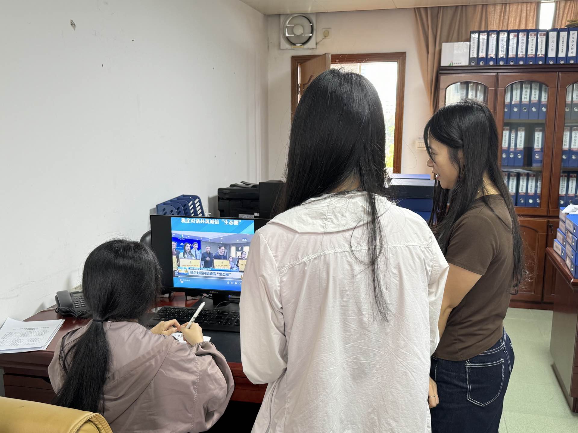 市城市管理綜合執(zhí)法局開展誠信教育視頻學(xué)習(xí)活動(dòng)