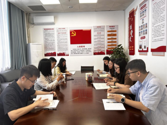 市信訪局開展青年理論學(xué)習(xí)小組學(xué)習(xí)交流活動(dòng) 